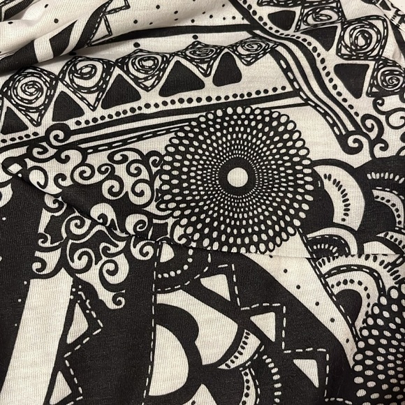 Black and White Patterned Women's Top. Sz 1x - Picture 4 of 7